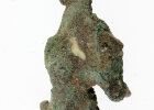 Bergungszustand der Kriegerstatuette. 