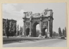 Siegestor im zerstörten Zustand.