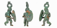 Die Kriegerstatuette nach der Restaurierung. © Foto: Bayerisches Landesamt für Denkmalpflege. 
