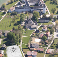 Luftbild der Fraueninsel mit Abtei und Georadar