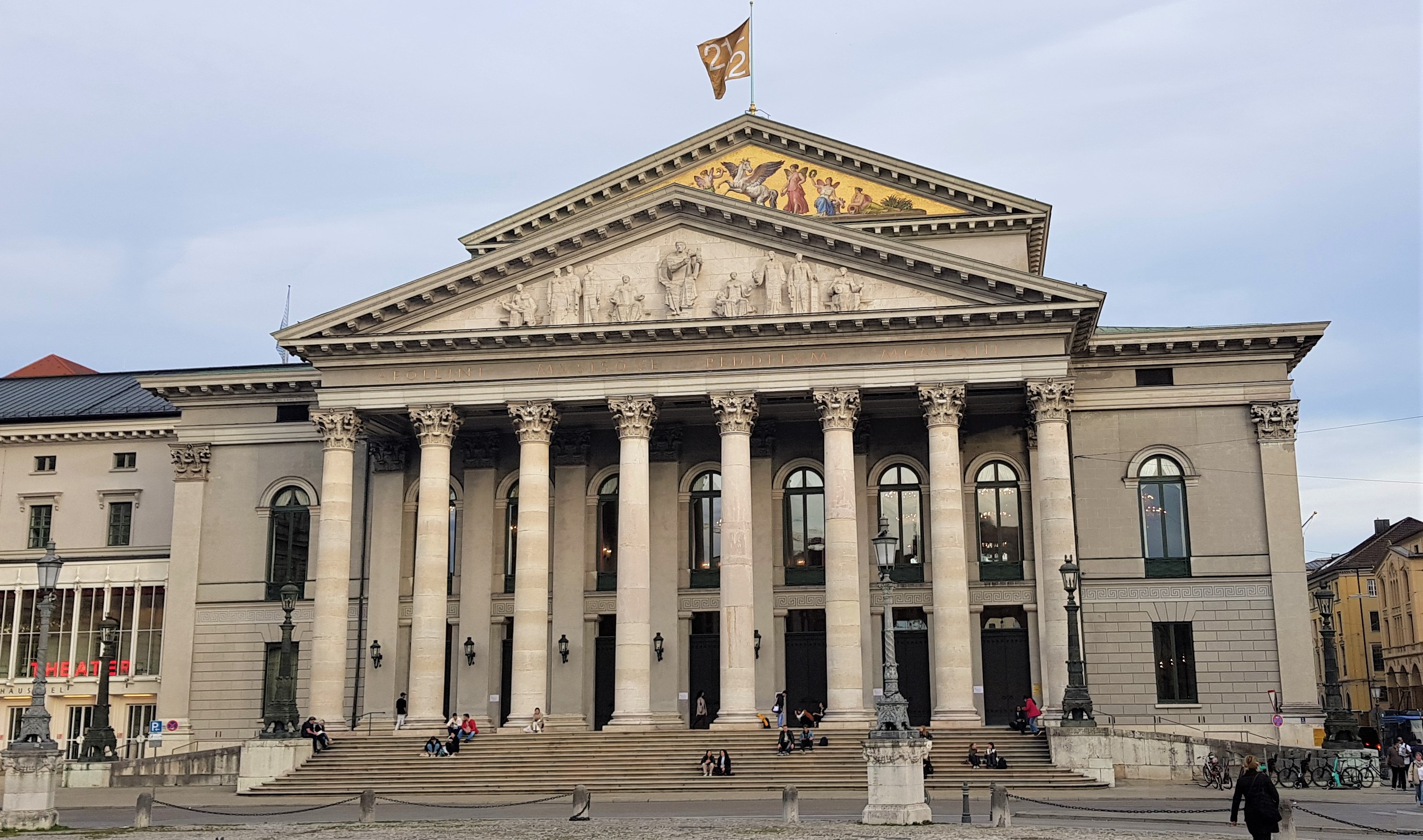Die Bayerische Staatsoper in München konnte mit INK-Fördermitteln ihre Bühnenkommunikation modernisieren.