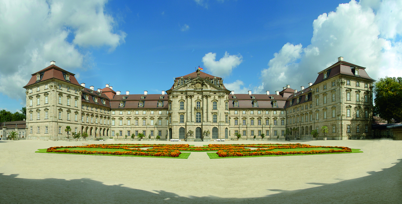 Die erfolgreiche Sanierung von Schloss Weissenstein in Pommersfelden bei Bamberg wurde durch bayerische Landesmittel und NWK-Bundesfördermittel mitfinanziert.
